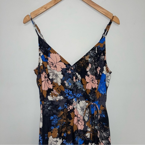 ASTR The Label Dress Women's Size Medium Blue Pink Tan Floral Surplice Midi Wrap - Picture 3 of 13